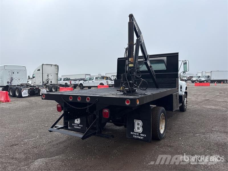 Chevrolet C6500 4x2 Flatbed Truck Tovornjaki s kesonom/platojem
