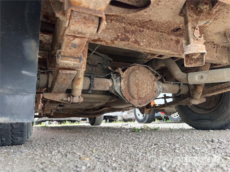 Chevrolet Colorado شاحنات مسطحة/مفصلية الجوانب