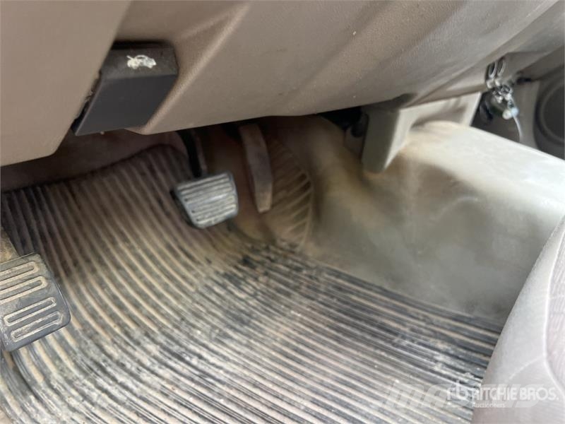 Chevrolet Colorado شاحنات مسطحة/مفصلية الجوانب