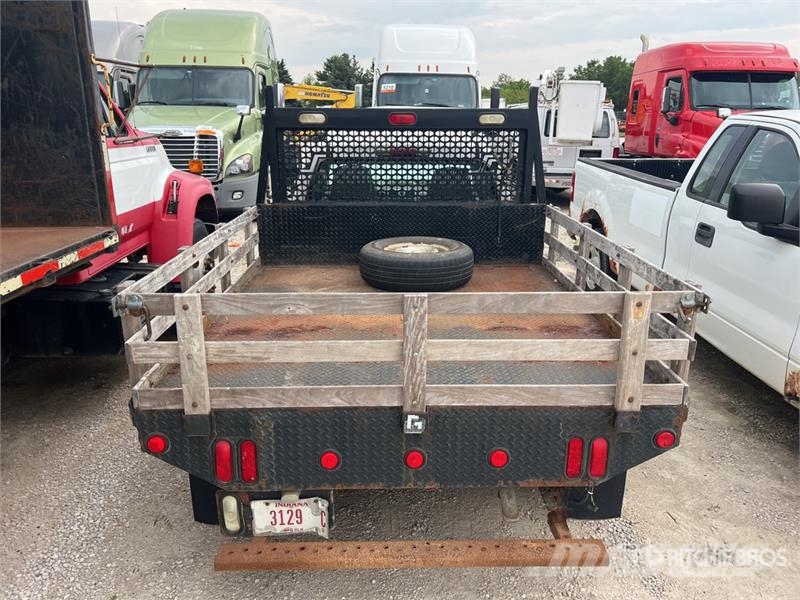 Chevrolet Colorado شاحنات مسطحة/مفصلية الجوانب