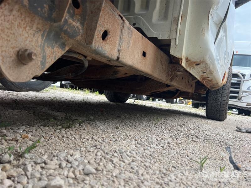 Chevrolet Colorado شاحنات مسطحة/مفصلية الجوانب