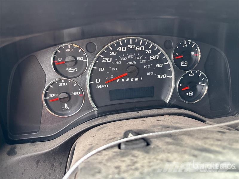 Chevrolet Express 2500 Cargo Van شاحنة مقفلة