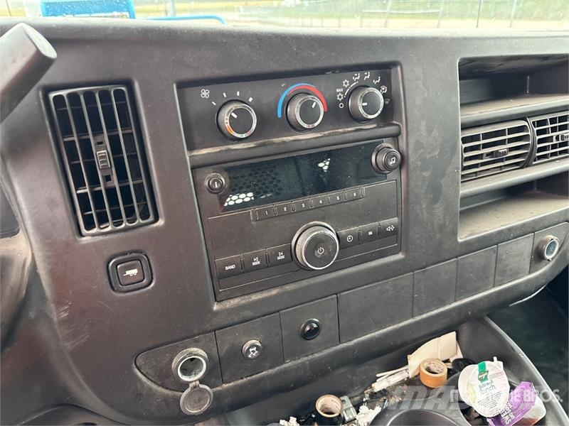 Chevrolet Express 2500 Cargo Van شاحنة مقفلة