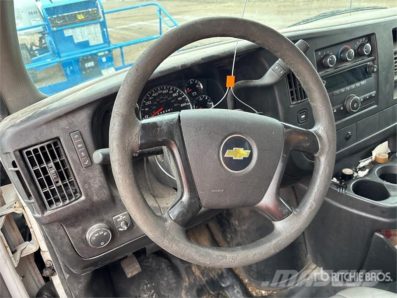 Chevrolet Express 2500 Cargo Van شاحنة مقفلة