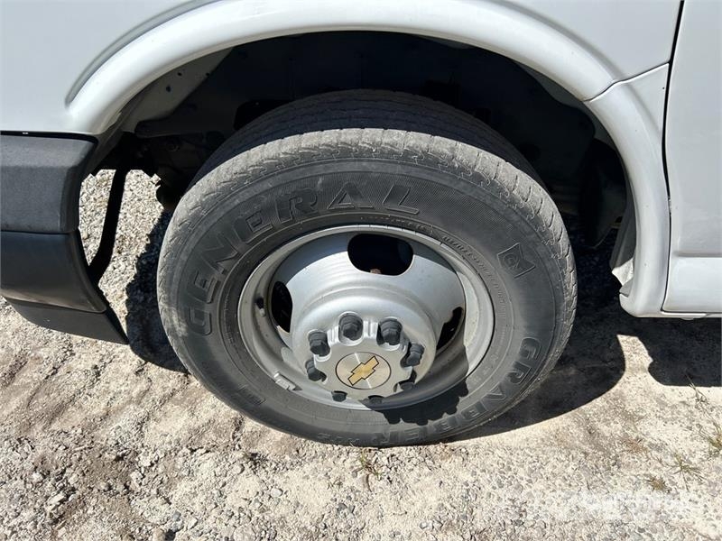 Chevrolet Express G3500 貨箱式卡車