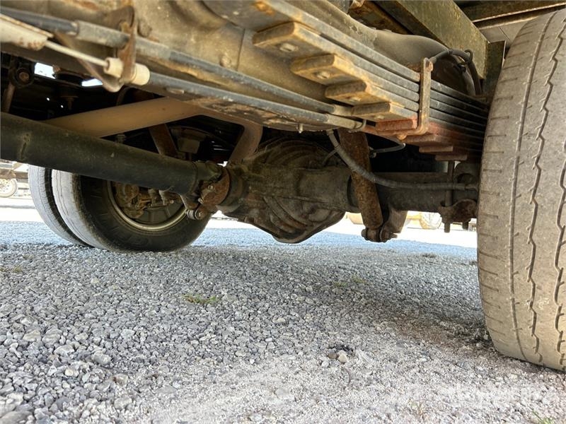 Chevrolet Express G3500 貨箱式卡車