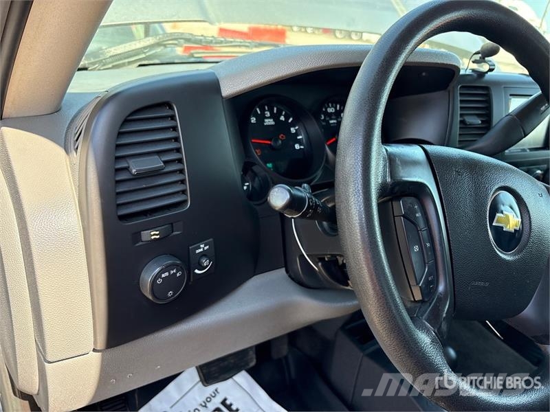 Chevrolet Silverado 1500 4x4 Extended Cab Pickup Diger