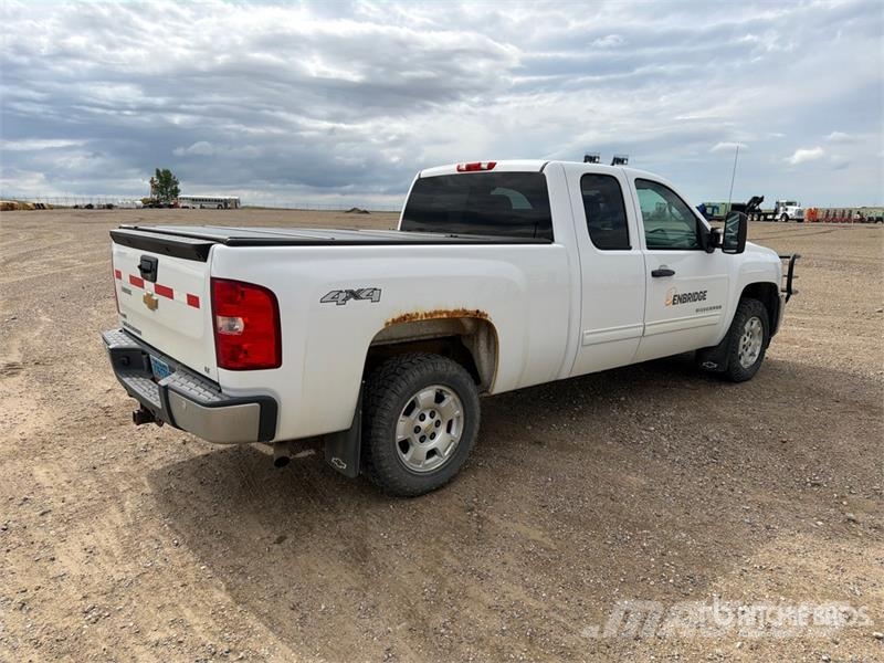 Chevrolet Silverado 1500 LT 4x4 Extended Cab Pickup Andere Transporter