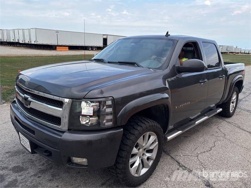 Chevrolet Silverado 1500 4x4 Crew Cab Pickup Други