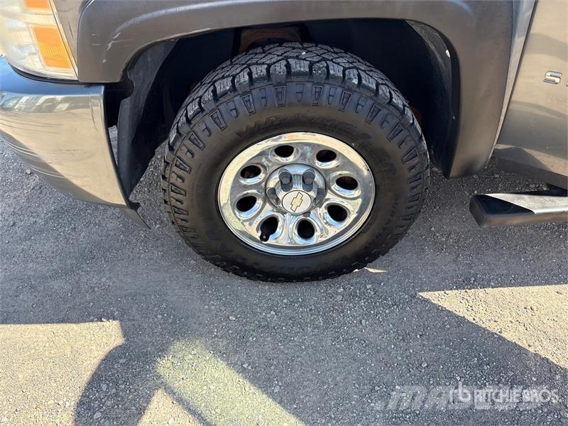 Chevrolet Silverado 1500 4x4 Extended Cab Pickup Diger