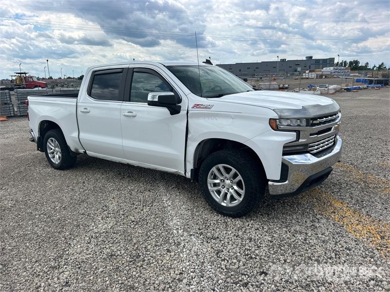 Chevrolet Silverado 1500 4x4 Crew Cab Pickup Další