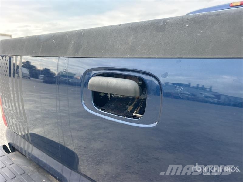 Chevrolet Silverado 1500 Z71 4x4 Extended Cab Pickup Egyéb