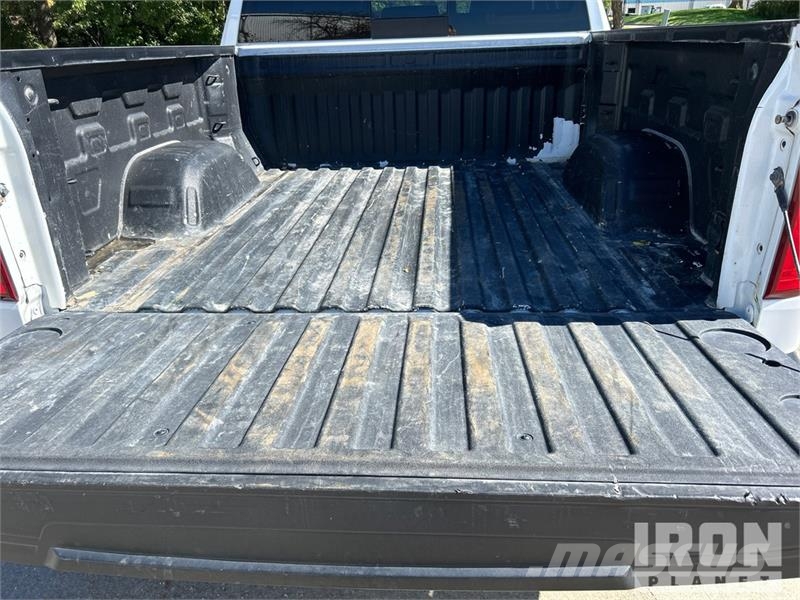 Chevrolet Silverado 1500 RST 4x4 Crew Cab Pickup Drugi