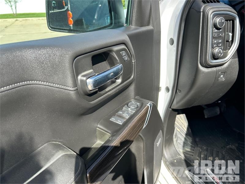 Chevrolet Silverado 1500 RST 4x4 Crew Cab Pickup Drugi