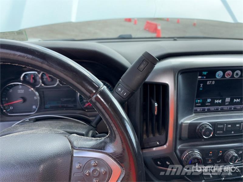 Chevrolet Silverado 1500 4x4 Extended Cab Pickup Další