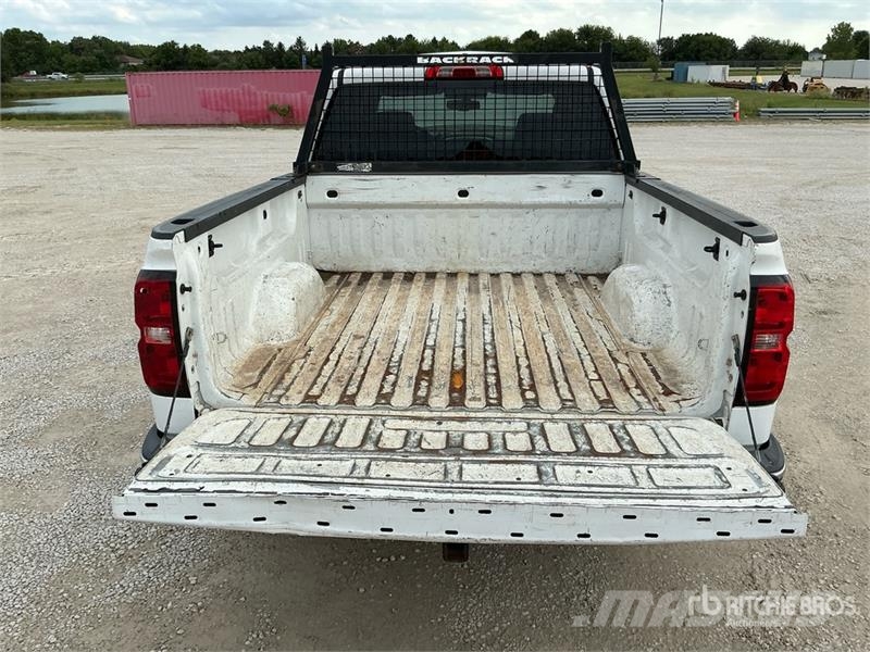 Chevrolet Silverado 1500 4x4 Crew Cab Pickup Egyéb