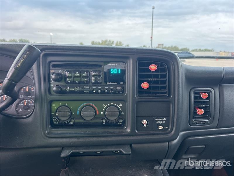 Chevrolet Silverado 1500 Z71 4x4 Extended Cab Pickup Egyéb