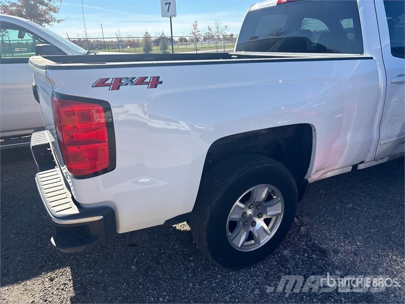 Chevrolet Silverado 1500 4x4 Extended Cab Pickup Diger