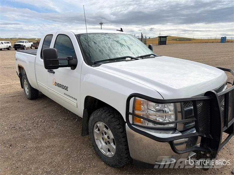 Chevrolet Silverado 1500 LT 4x4 Extended Cab Pickup Andere Transporter