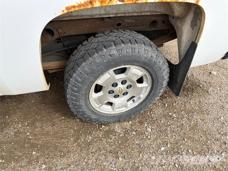 Chevrolet Silverado 1500 LT 4x4 Extended Cab Pickup Andere Transporter