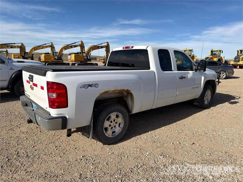 Chevrolet Silverado 1500 LT 4x4 Extended Cab Pickup Drugi