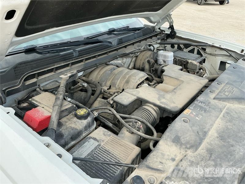 Chevrolet Silverado 1500 4x4 Crew Cab Pickup Egyéb