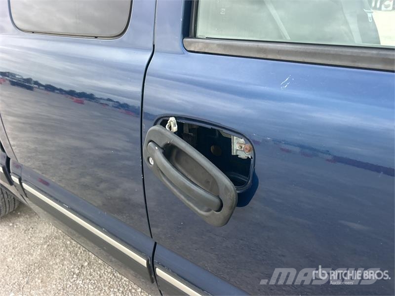 Chevrolet Silverado 1500 Z71 4x4 Extended Cab Pickup Egyéb