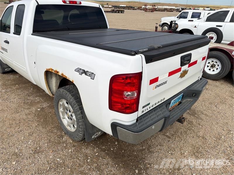 Chevrolet Silverado 1500 LT 4x4 Extended Cab Pickup Andere Transporter