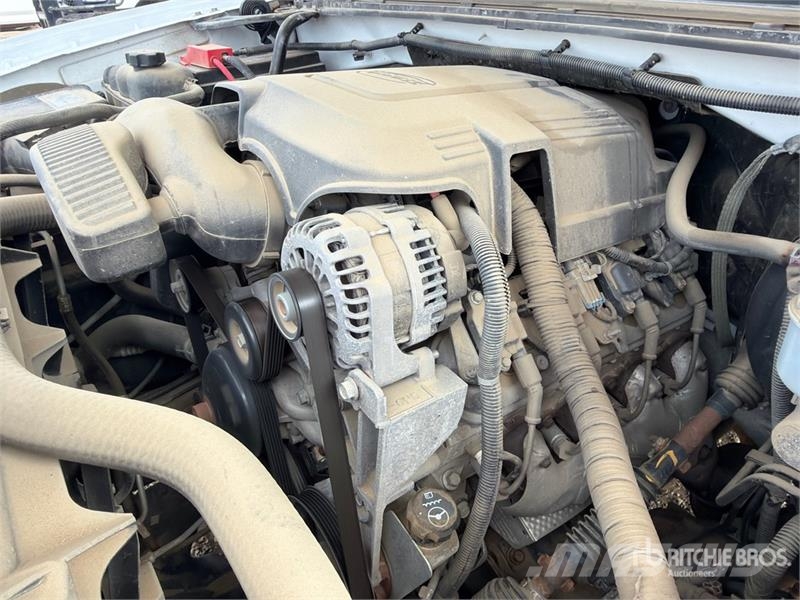 Chevrolet Silverado 1500 LT 4x4 Extended Cab Pickup Andere Transporter