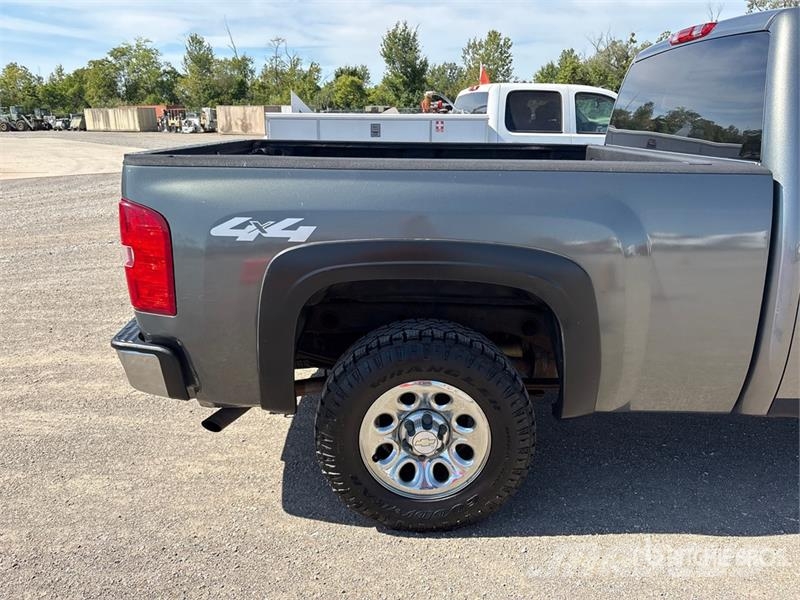 Chevrolet Silverado 1500 4x4 Extended Cab Pickup Diger