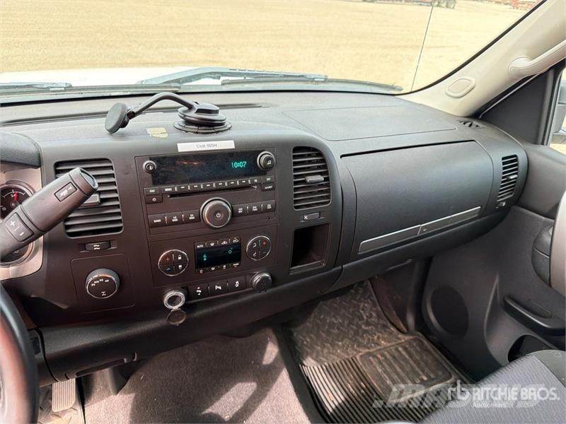Chevrolet Silverado 1500 LT 4x4 Extended Cab Pickup Andere Transporter
