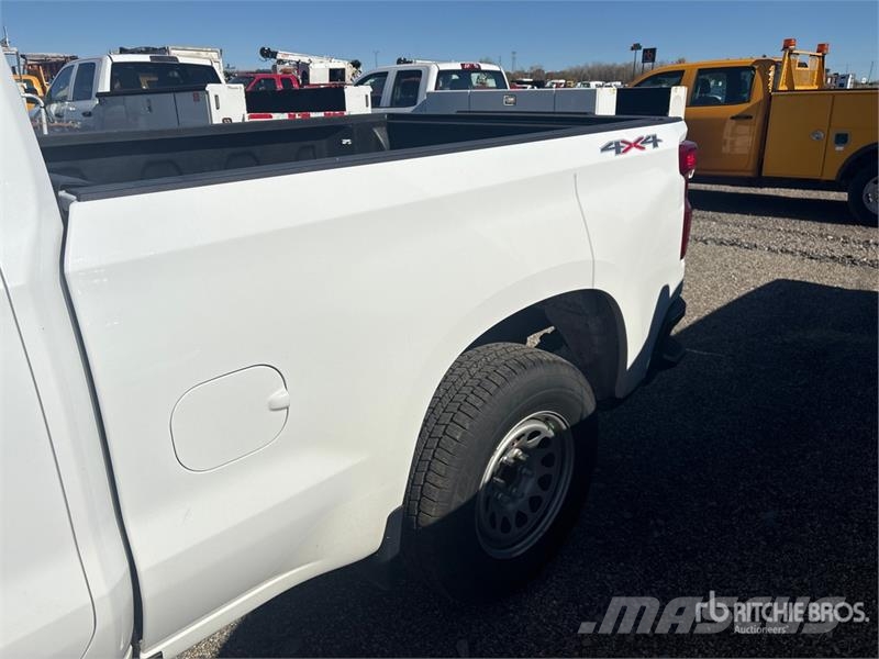 Chevrolet Silverado 1500 4x4 Extended Cab Pickup Diger