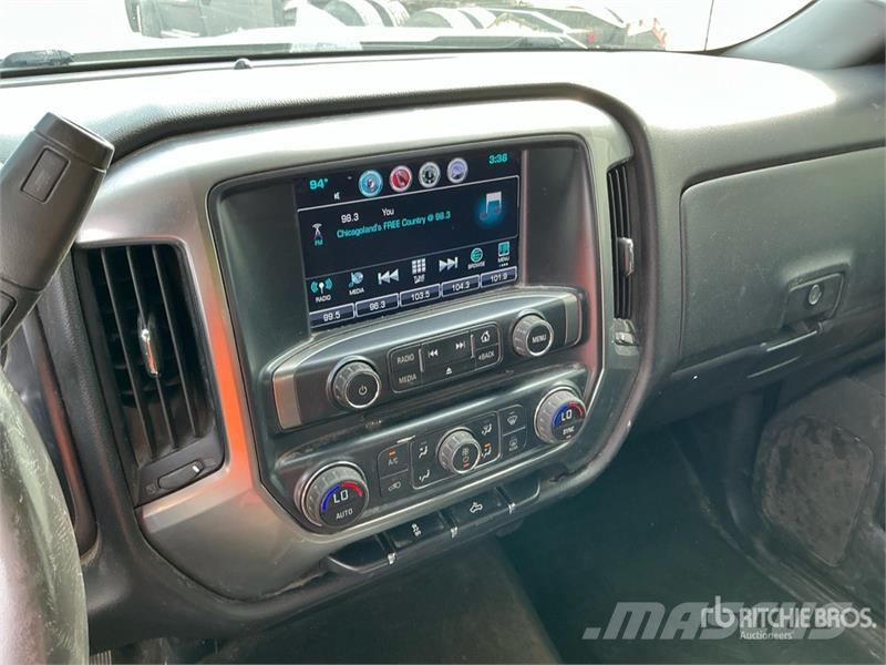 Chevrolet Silverado 1500 4x4 Crew Cab Pickup Egyéb