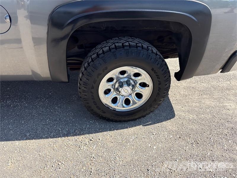 Chevrolet Silverado 1500 4x4 Extended Cab Pickup Diger