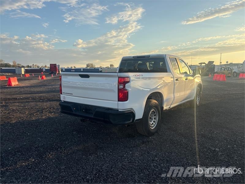 Chevrolet Silverado 1500 4x4 Extended Cab Pickup Muu