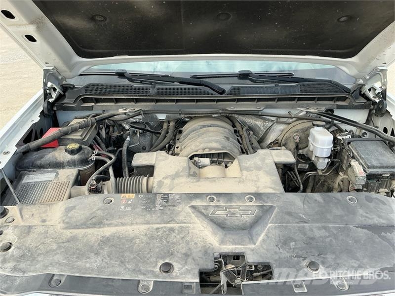 Chevrolet Silverado 1500 4x4 Crew Cab Pickup Egyéb