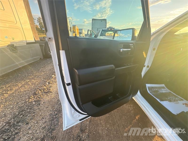 Chevrolet Silverado 1500 4x4 Extended Cab Pickup Muu