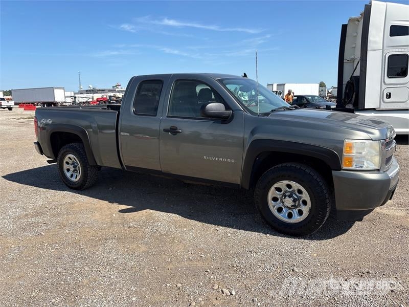 Chevrolet Silverado 1500 4x4 Extended Cab Pickup Diger