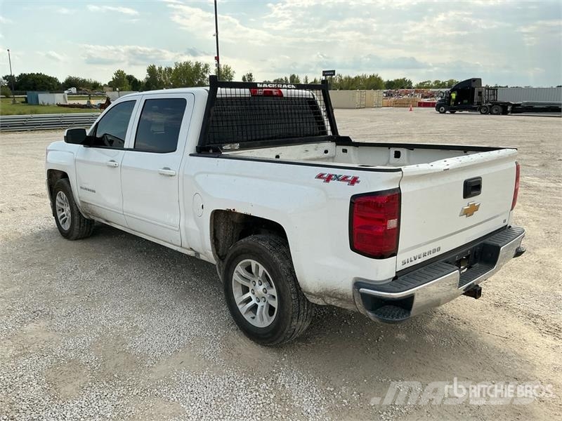Chevrolet Silverado 1500 4x4 Crew Cab Pickup Egyéb
