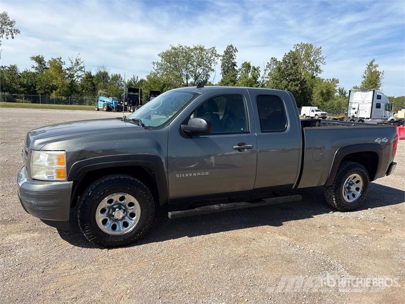 Chevrolet Silverado 1500 4x4 Extended Cab Pickup Diger