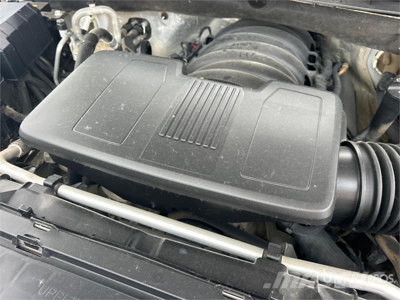 Chevrolet Silverado 1500 4x4 Crew Cab Pickup Další