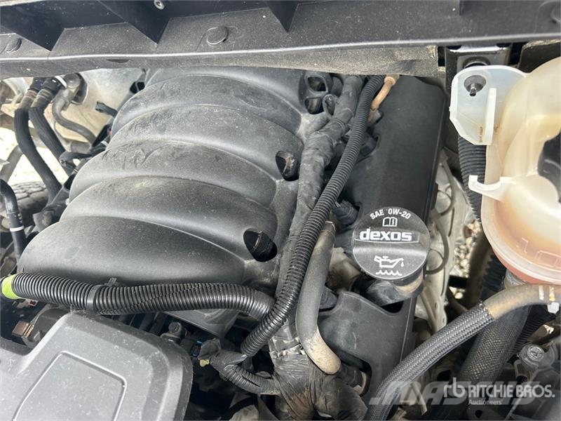 Chevrolet Silverado 1500 4x4 Crew Cab Pickup Další