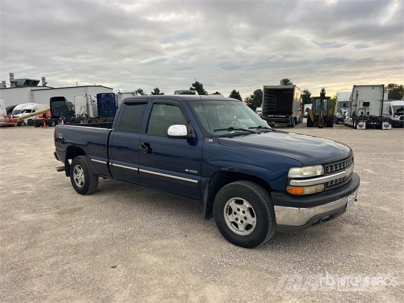 Chevrolet Silverado 1500 Z71 4x4 Extended Cab Pickup Egyéb