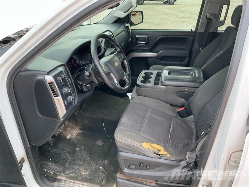 Chevrolet Silverado 1500 4x4 Crew Cab Pickup Egyéb