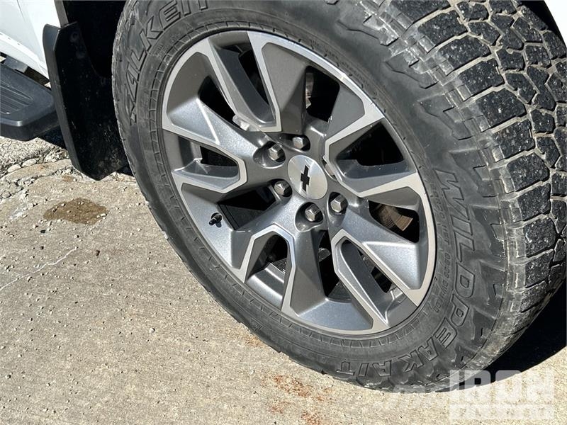 Chevrolet Silverado 1500 RST 4x4 Crew Cab Pickup Drugi