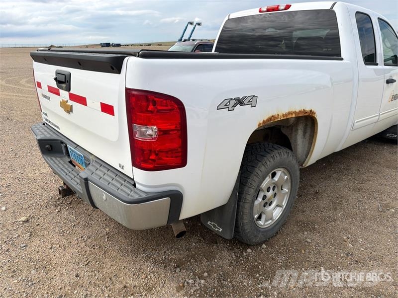 Chevrolet Silverado 1500 LT 4x4 Extended Cab Pickup Andere Transporter