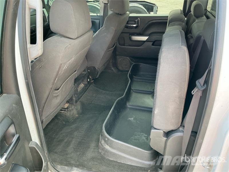 Chevrolet Silverado 1500 4x4 Crew Cab Pickup Egyéb