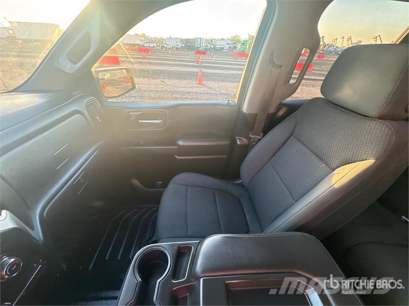 Chevrolet Silverado 1500 4x4 Extended Cab Pickup Muu