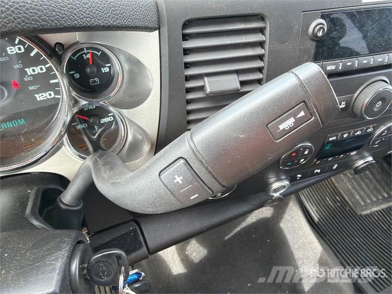 Chevrolet Silverado 1500 LT 4x4 Extended Cab Pickup Andere Transporter