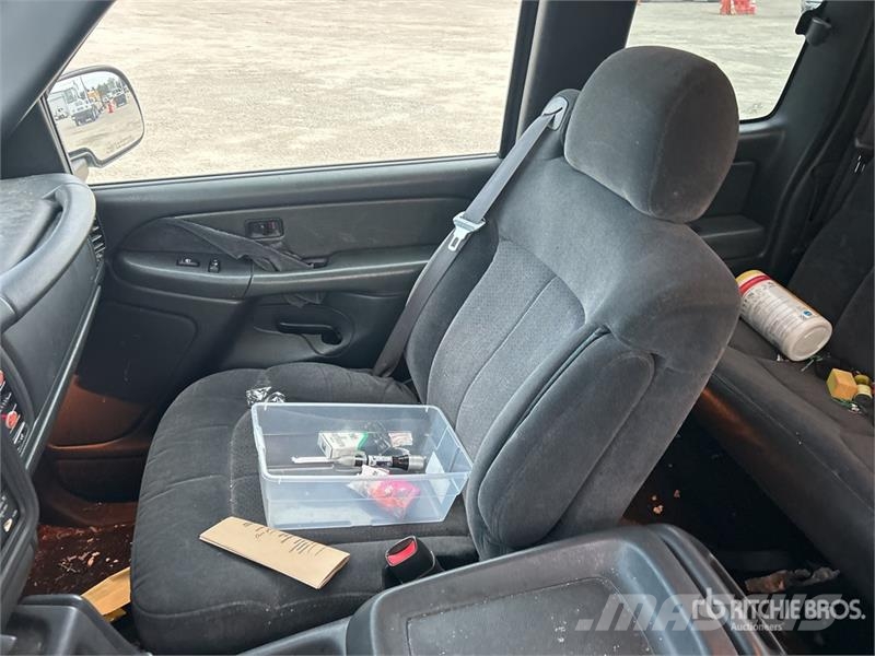 Chevrolet Silverado 1500 Z71 4x4 Extended Cab Pickup Egyéb